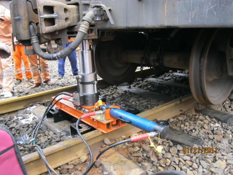 供應(yīng)L-50型復(fù)軌器   液壓復(fù)軌器   液壓起復(fù)設(shè)備