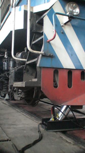 供應(yīng)機(jī)車(chē)A-90型液壓復(fù)軌器、機(jī)車(chē)救援起復(fù)設(shè)備