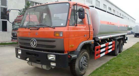 東風(fēng)后雙橋油罐車20-25立方圖片