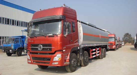 天龍前四后八油罐車30-35立方圖片