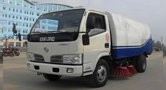 東風(fēng)金霸掃路車圖片