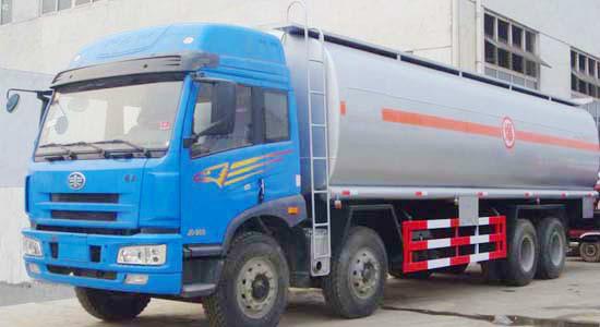 解放前四后八油罐車30-35立方圖片