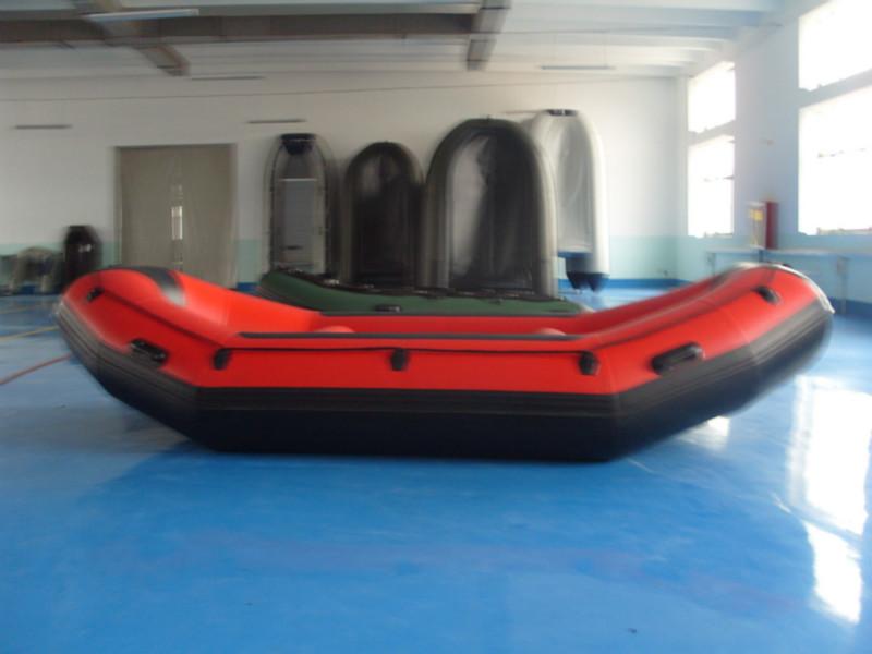 供應(yīng)專業(yè)漂流船廠家