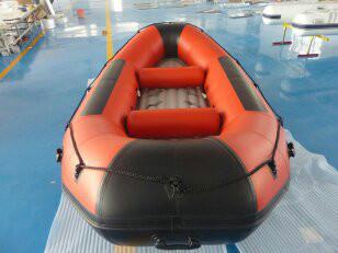 供應(yīng)專業(yè)漂流船廠家