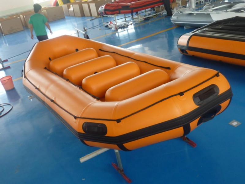 供應(yīng)專業(yè)漂流船廠家