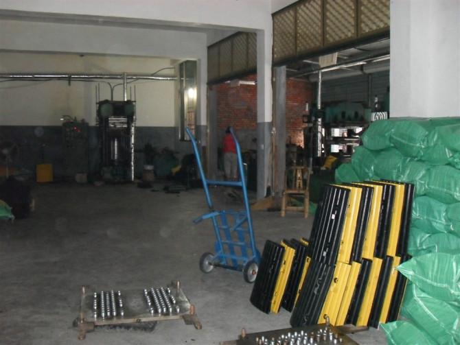 供應(yīng)減速帶減速拱橡膠減速帶鑄鋼減速帶廠家直銷貨值價(jià)實(shí)