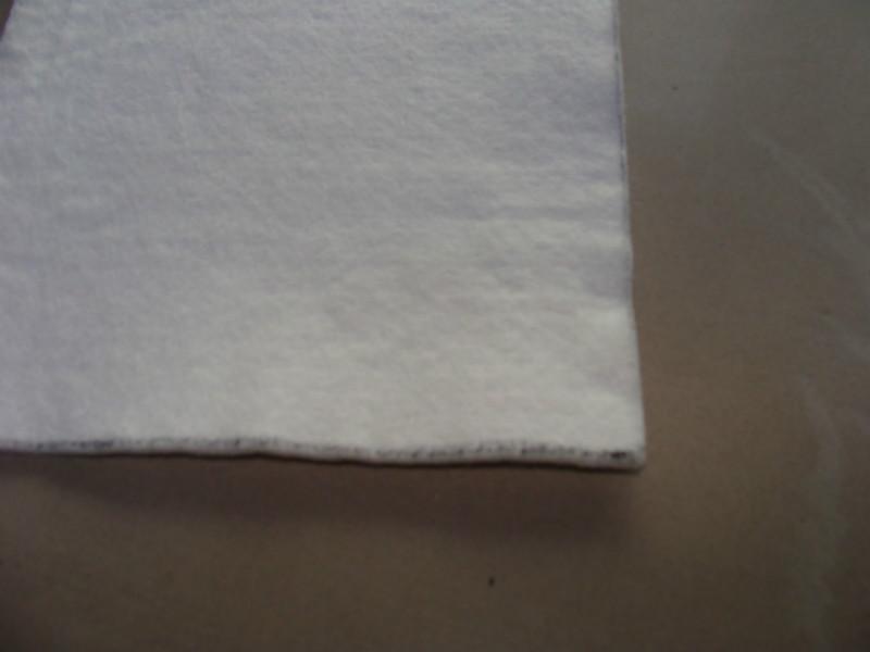 重慶廠家生產(chǎn)兩布一膜重慶復(fù)合土工膜