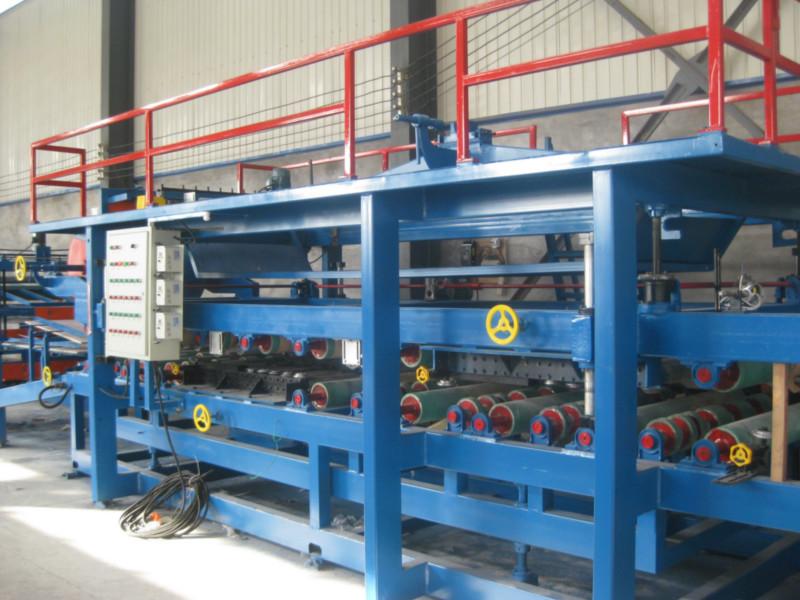 全自動復(fù)合板機圖片