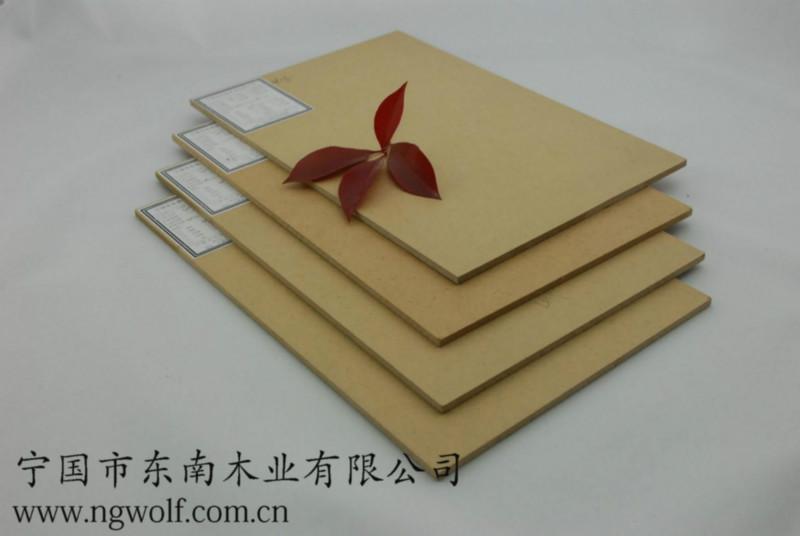 2mmE1級(jí)砂光密度板材精細(xì)木質(zhì)纖維 家具板