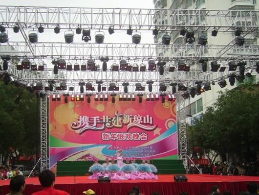 創(chuàng)崴鋁合金演出燈光架舞臺(tái)桁架圖片