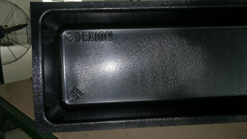 供應宏衛(wèi)厚吸塑絲印對位吸塑 皮紋吸塑 厚吸塑產(chǎn)品 塑膠展示架 PS厚