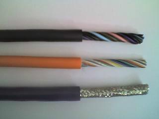 耐拖拉移動(dòng)電纜圖片