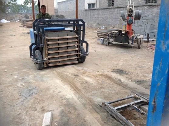 供應(yīng)廣西宜州來賓磚機(jī)*運(yùn)磚叉車