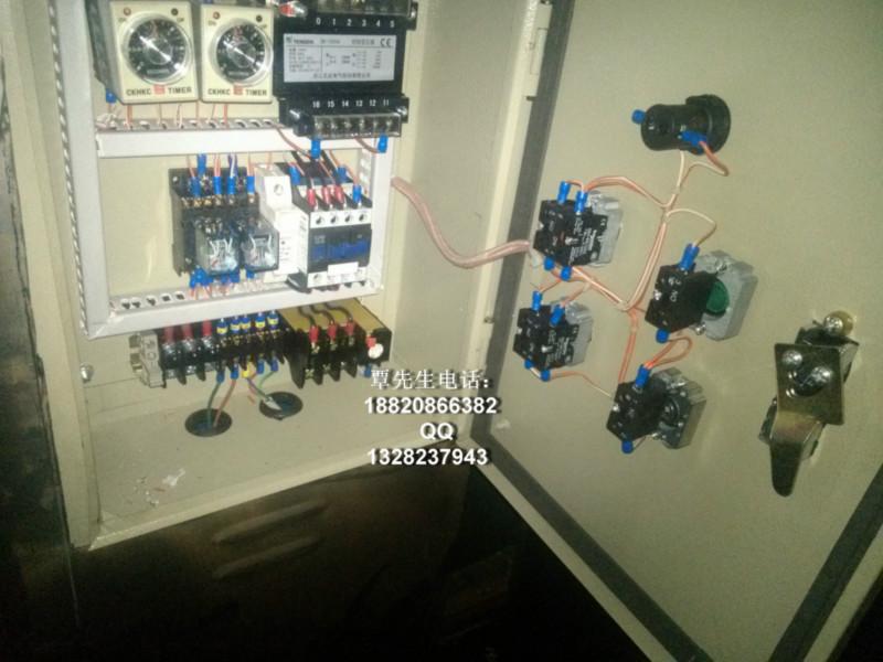 電動(dòng)沖孔機(jī)加工百葉窗/通風(fēng)窗圖片