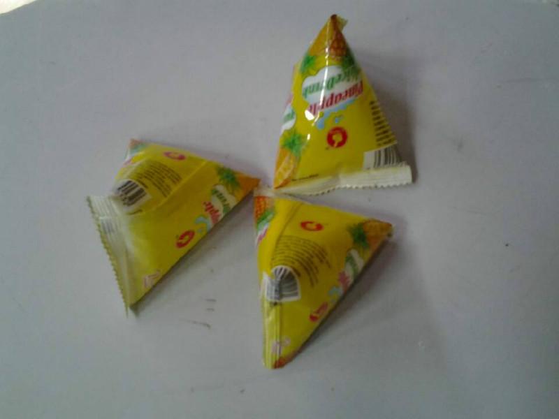 供應(yīng)液體三角包包裝機(jī)廠家