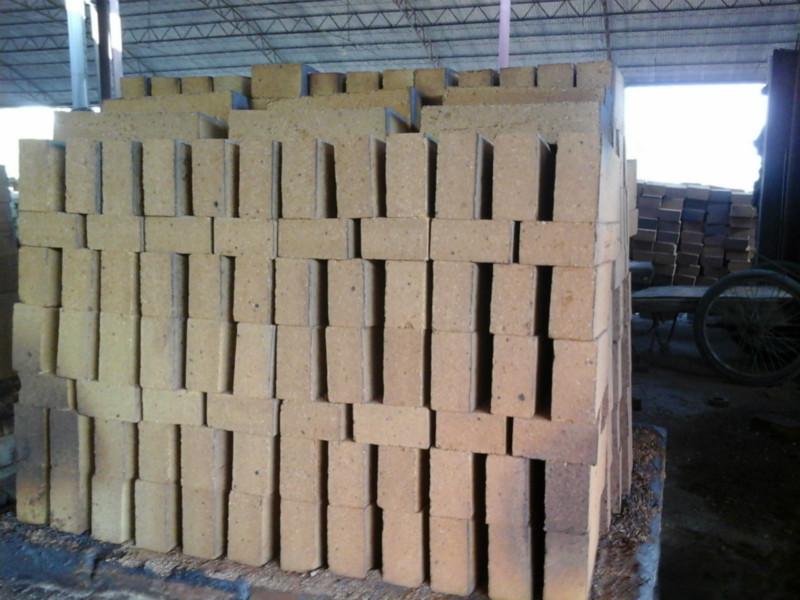 供應高鋁質耐火磚多少錢一噸