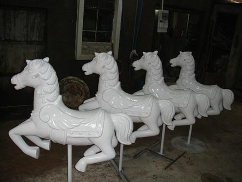 供應(yīng)玻璃鋼馬雕塑玻璃鋼馬雕塑廠家玻璃鋼馬雕塑價格
