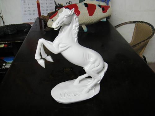 供應(yīng)玻璃鋼馬雕塑玻璃鋼馬雕塑廠家玻璃鋼馬雕塑價格