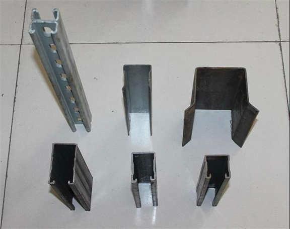 光伏支架成型機 生產(chǎn)光伏支架的機器廠家