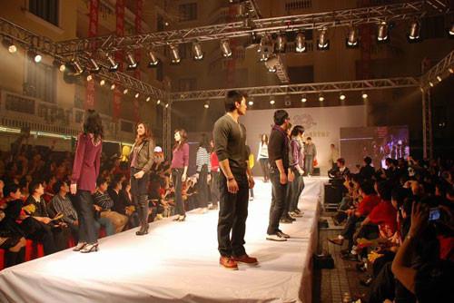 供應(yīng)中山時(shí)裝*