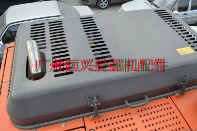 斗山挖掘機發(fā)動機引擎蓋圖片
