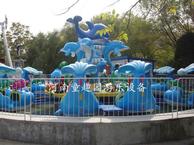 大型機械游樂設(shè)備激戰(zhàn)鯊魚島圖片