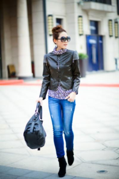 供應(yīng)東莞虎門(mén)內(nèi)衣畫(huà)冊(cè)攝影虎門(mén)淘寶網(wǎng)拍，虎門(mén)商業(yè)攝影就來(lái)虎門(mén)草帽攝影