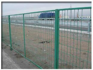 供應(yīng)公路護(hù)欄