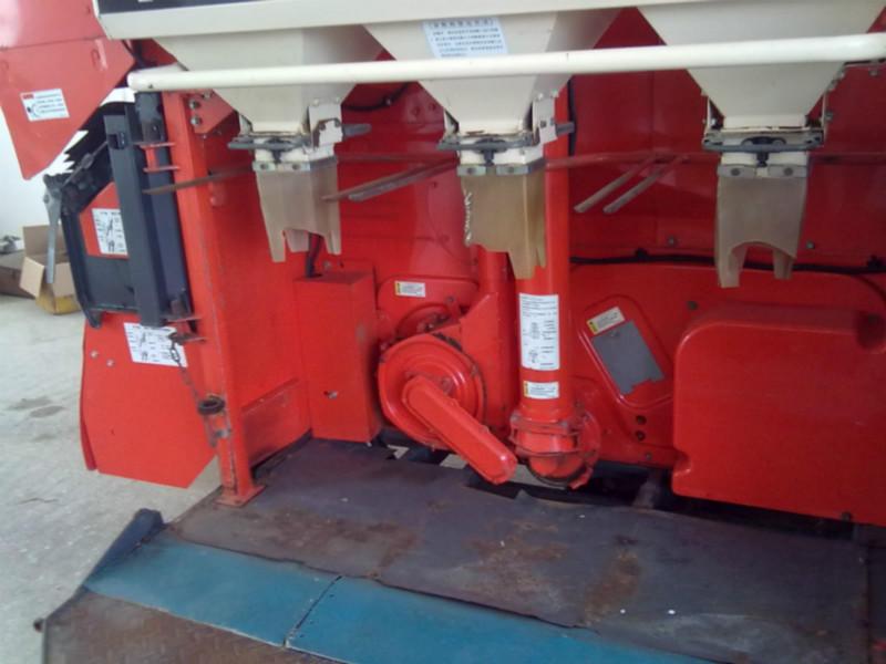 久保田488收割機(jī)生產(chǎn)圖片