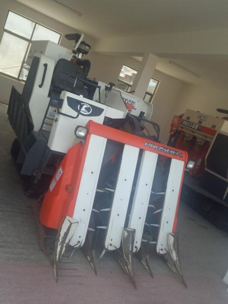 供應(yīng)廣東出售久保田588收割機(jī)圖片