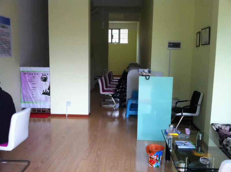 供應(yīng)做什么好打工妹開店半年賺10萬