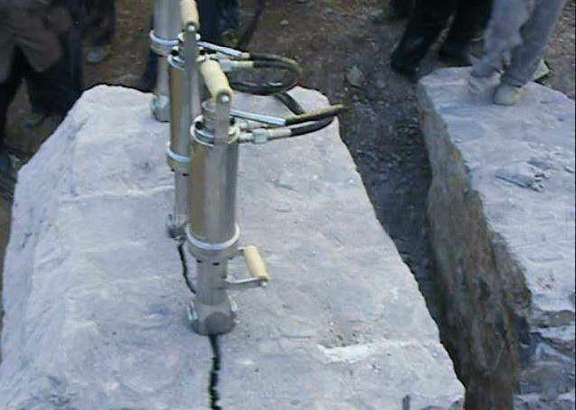 供應(yīng)大塊巖石解體劈石機(jī)