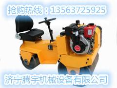 雙鋼輪座駕式振動(dòng)壓路機(jī)圖片