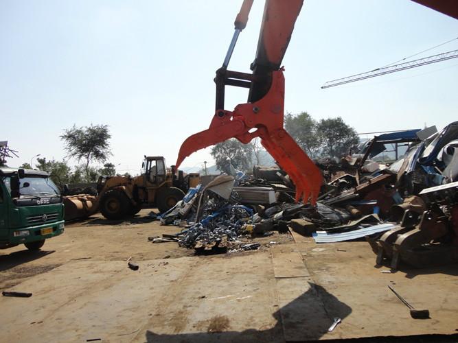 供應(yīng)煙臺鑫浦重工生產(chǎn)商 提供鑫浦XP220鉤機抓鋼器，機械抓木機，廢鋼抓