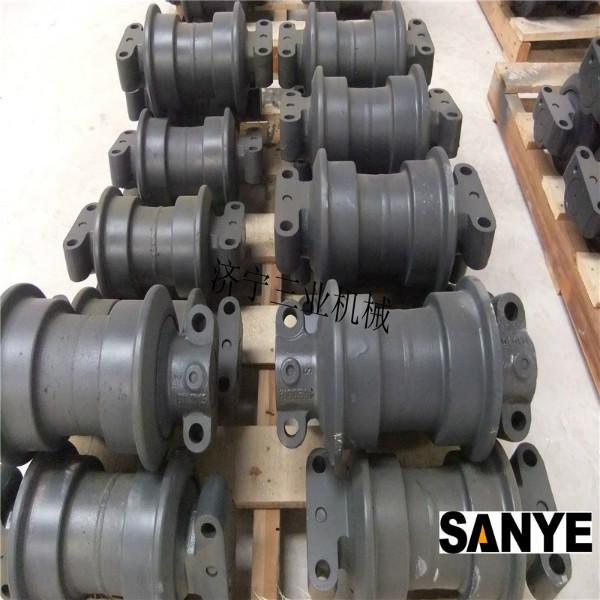 小松挖掘機PC220-8托輪圖片