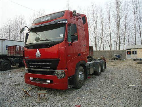 供應(yīng)豪沃A7雙驅(qū)半掛車(chē)