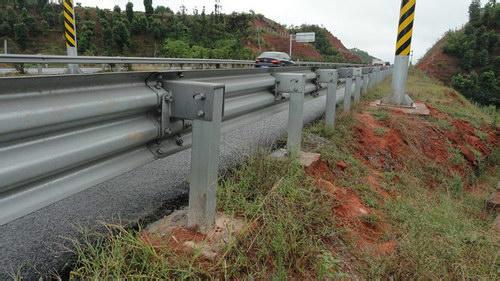 供应新疆高速公路波形护栏板