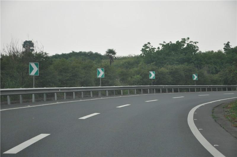 供應(yīng)廣東高速公路波形護(hù)欄板價格