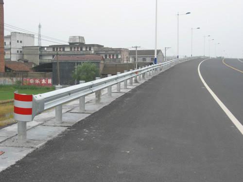 福建高速公路波形護欄板價格圖片