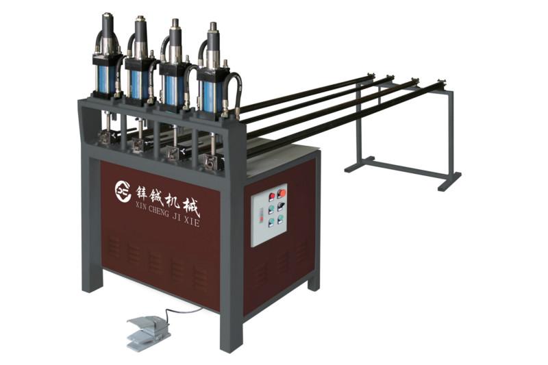 最新款护栏冲孔设备模具图片