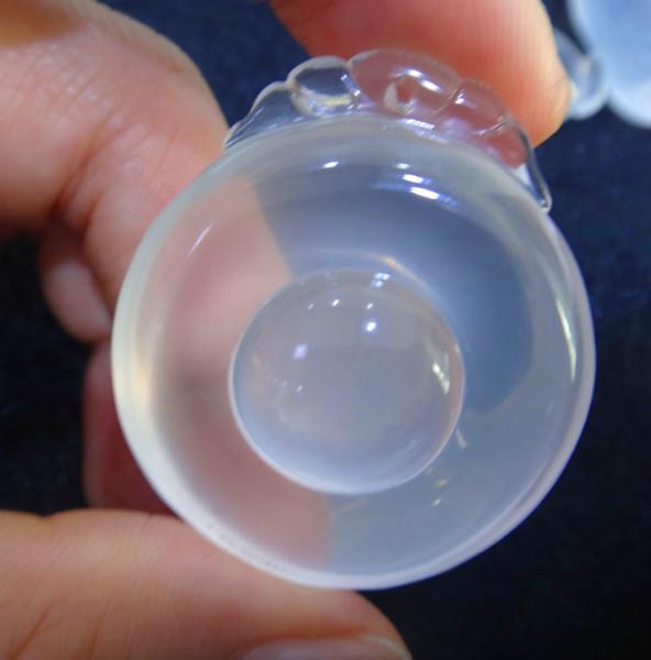 供應(yīng)天然乳白晶吊墜兔毛晶雕件掛件批發(fā)QQ2501326982