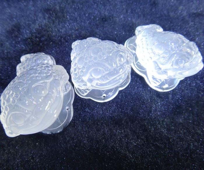 供應(yīng)天然兔毛晶吊墜金蟾乳白晶雕件把件