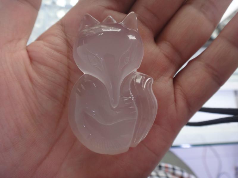 供應(yīng)天然乳白晶吊墜天然*雕件乳白晶