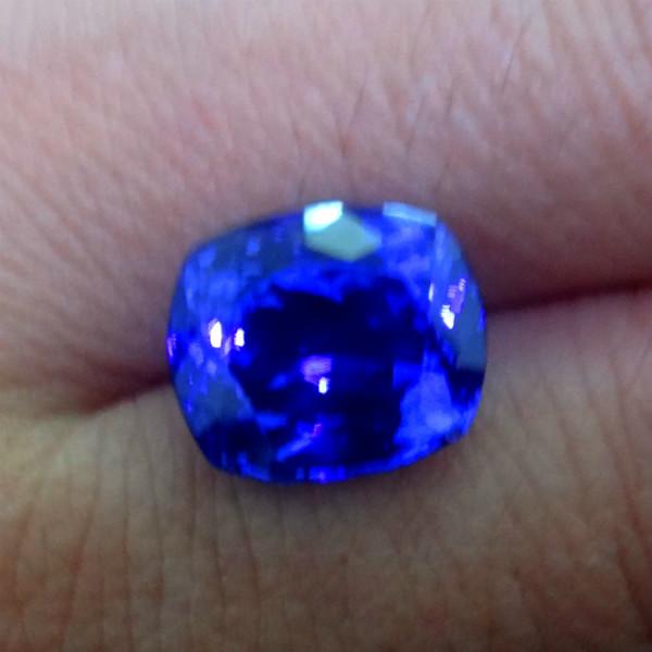 供應(yīng)天然枕形坦桑石裸石上海坦桑的價格