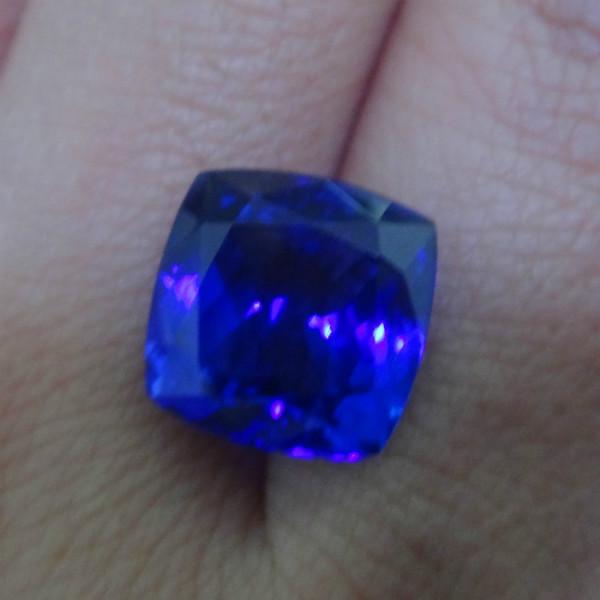 供應(yīng)天然無瑕坦桑石裸石方枕坦桑石戒面