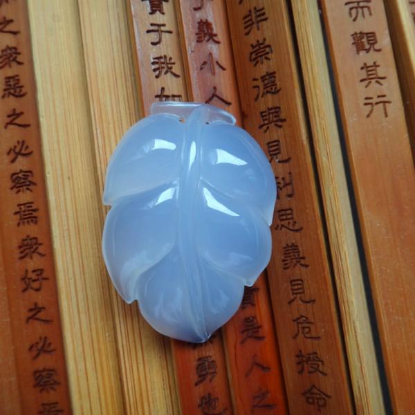 供應(yīng)天然土耳其藍(lán)玉髓葉子雕件天然藍(lán)玉髓吊墜