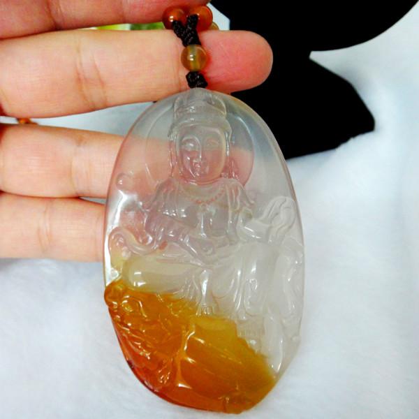供應(yīng)天然冰彩玉髓觀音雕件批發(fā),冰彩玉髓雕件吊墜