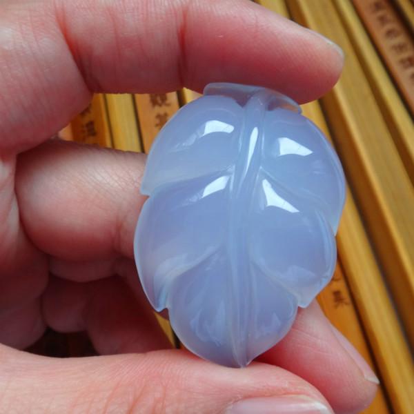 供應(yīng)天然土耳其藍(lán)玉髓葉子雕件天然藍(lán)玉髓吊墜