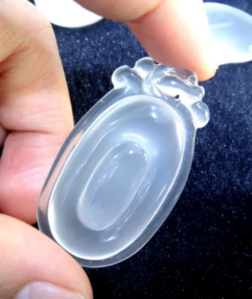 供應(yīng)兔毛晶雕件天然乳白晶如意吊墜掛件