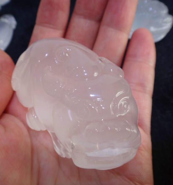 供應(yīng)*乳白晶雕件乳白晶手把件吊墜